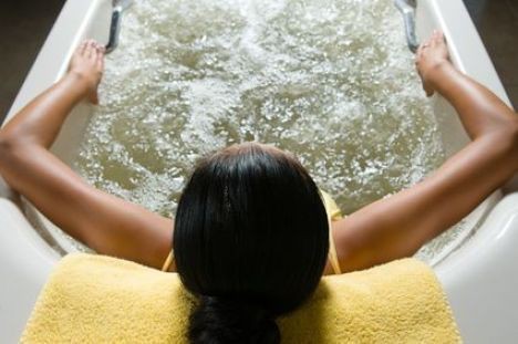 La place que prend un spa dans une salle de bain